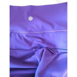 239-EUC Size 8 Lululemon Wunder Under